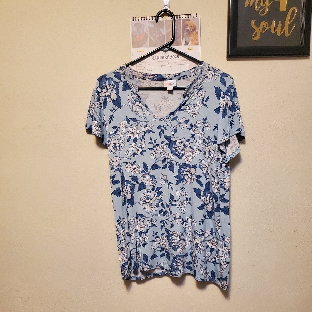LULAROE LAYLA MANDARIN SPLIT COLLAR TOP